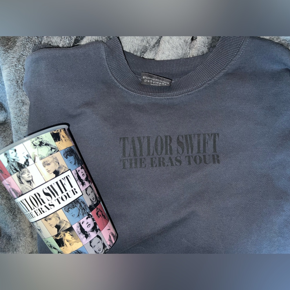 Taylor Swift Eras Tour blue crewneck size Large